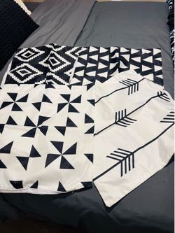 18 x 18“ modern pillow covers x 4