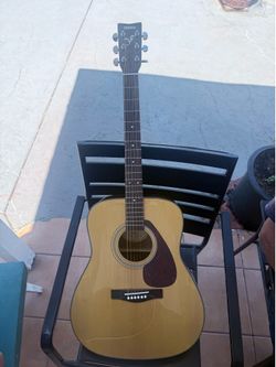Yamaha guitar F325