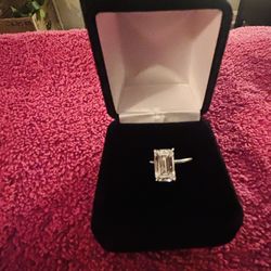Stunning 3 Karat VS Clarity emerald cut diamond