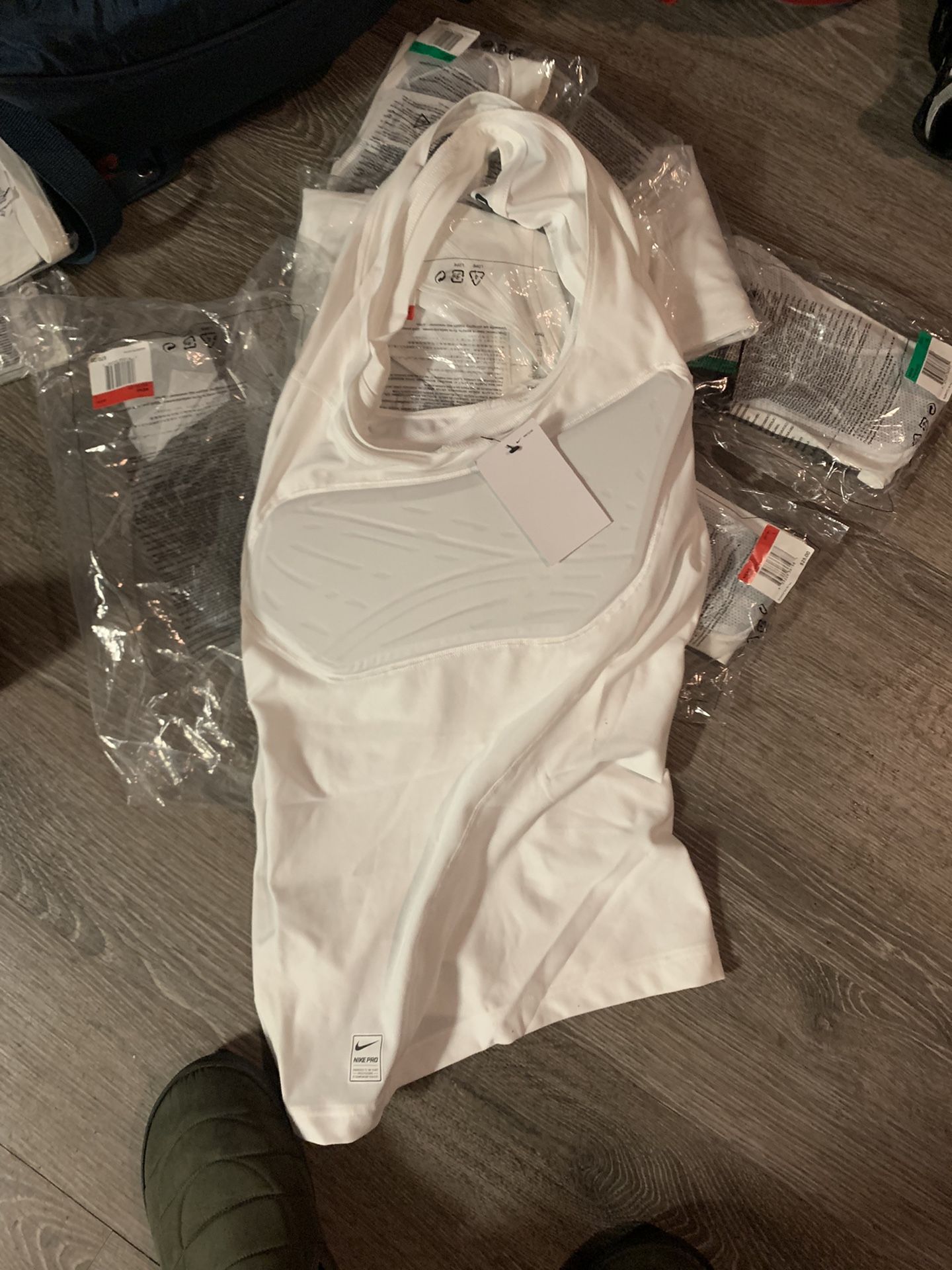 Nike Men’s Basketball Tank Top With Padding On the Ribs Brand New
