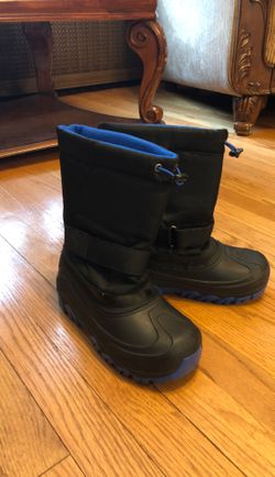 Snow boots boys size 3