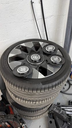 Brand new 2026 Rolls Royce phantom wheels