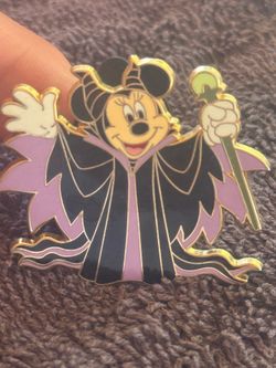AUTHENTIC Disney Halloween Pin