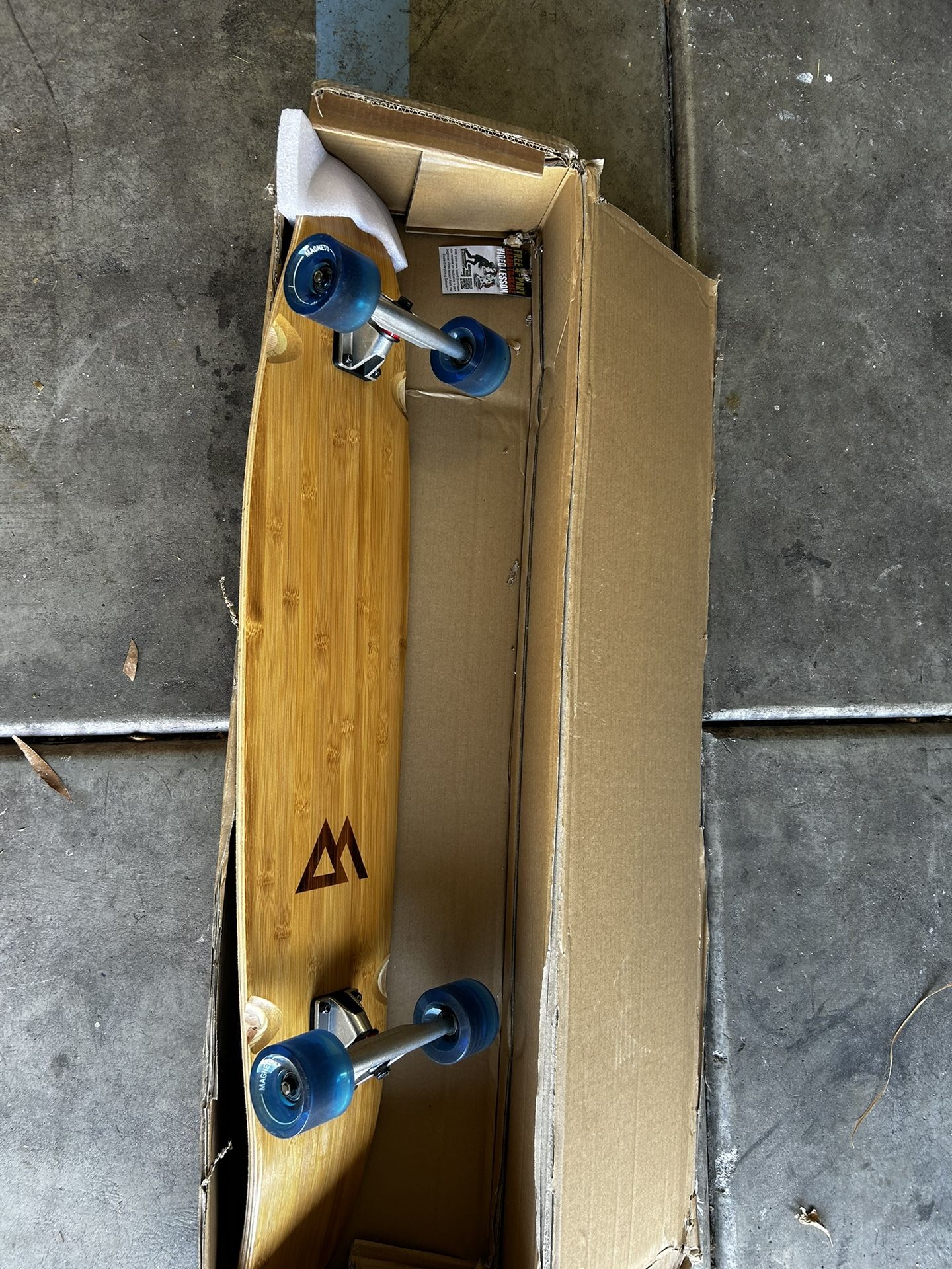 Magneto Board 44’’ Kicktail Cruiser