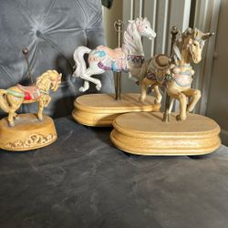 Vintage carousel horse music box figurines – plays Carousel Waltz