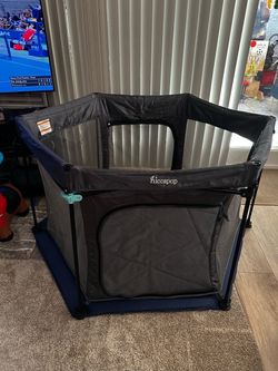 Hiccapop Play Pod / pop and play playpen