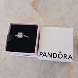 BRAND NEW PANDORA SILVER  RING & SIZE 7-7.5......😁😊😍