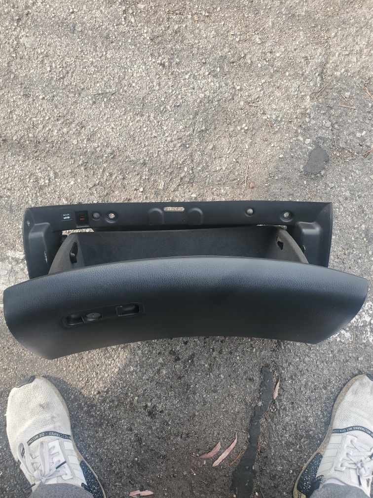 2004 Acura TL Glove Box