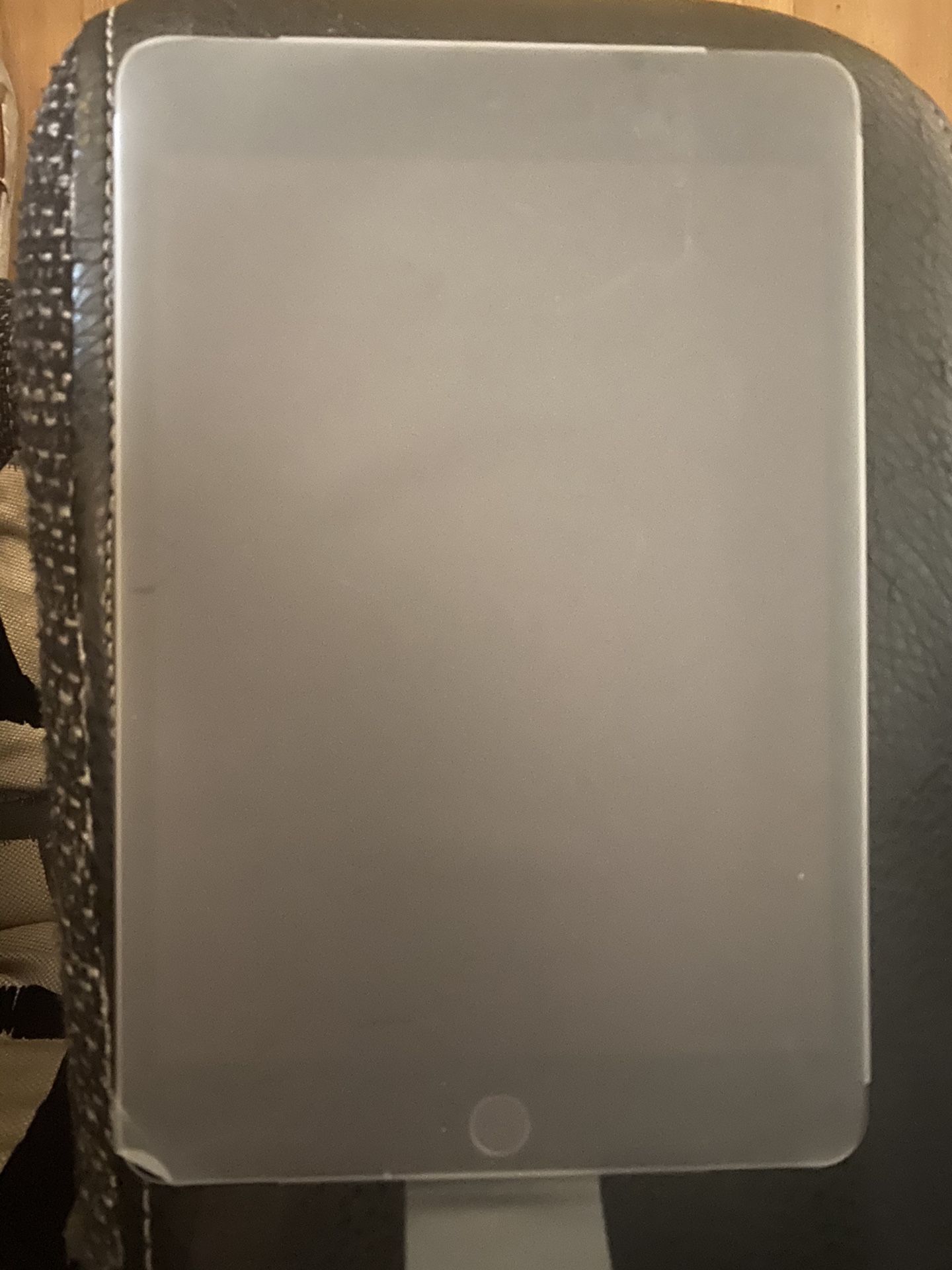 Space gray 5th generation iPad mini 📱