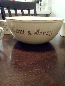 Vintage Tom & Jerry punch bowl and mugs