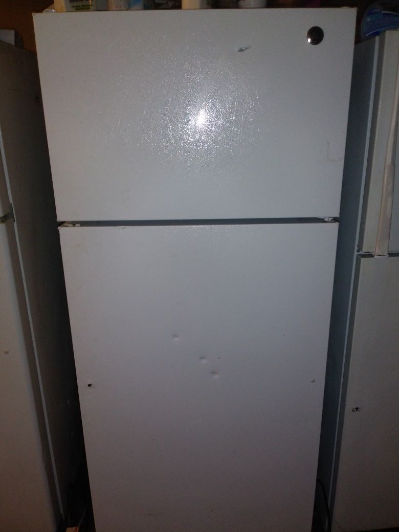 Refrigerator GE model