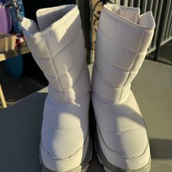 White Snow Boots