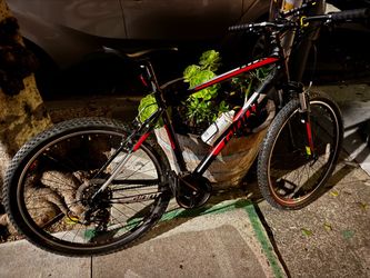 Giant Mountain Bike Black and Red