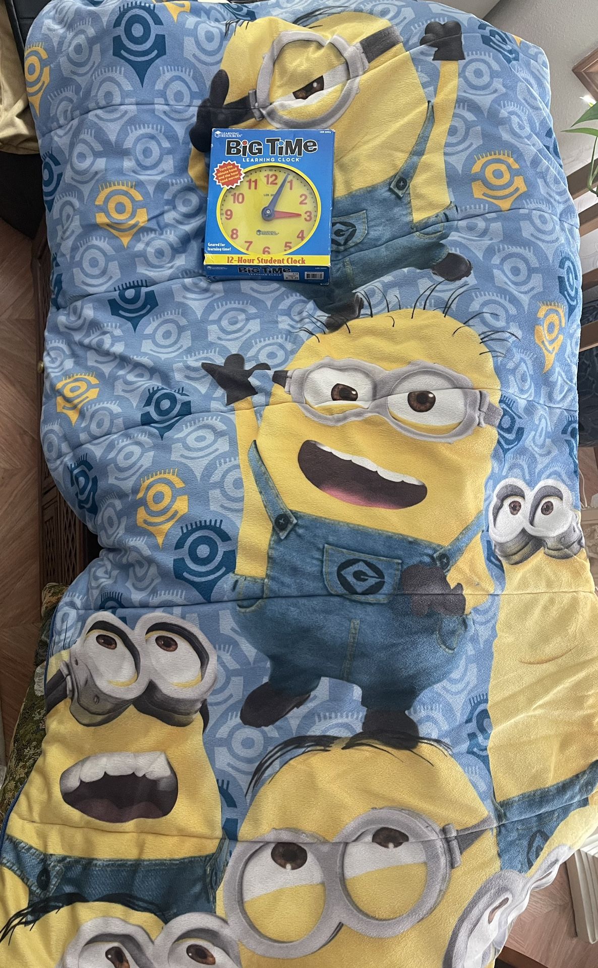 Minion Blanket w/ Learning Clock