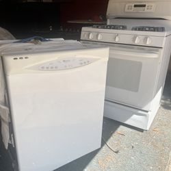 FULLY FUNCTIONAL STOVE AND DISHWASHER