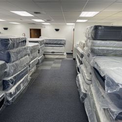 Presidents Day Sale!! Mattress Clear out!! Financing Deals!