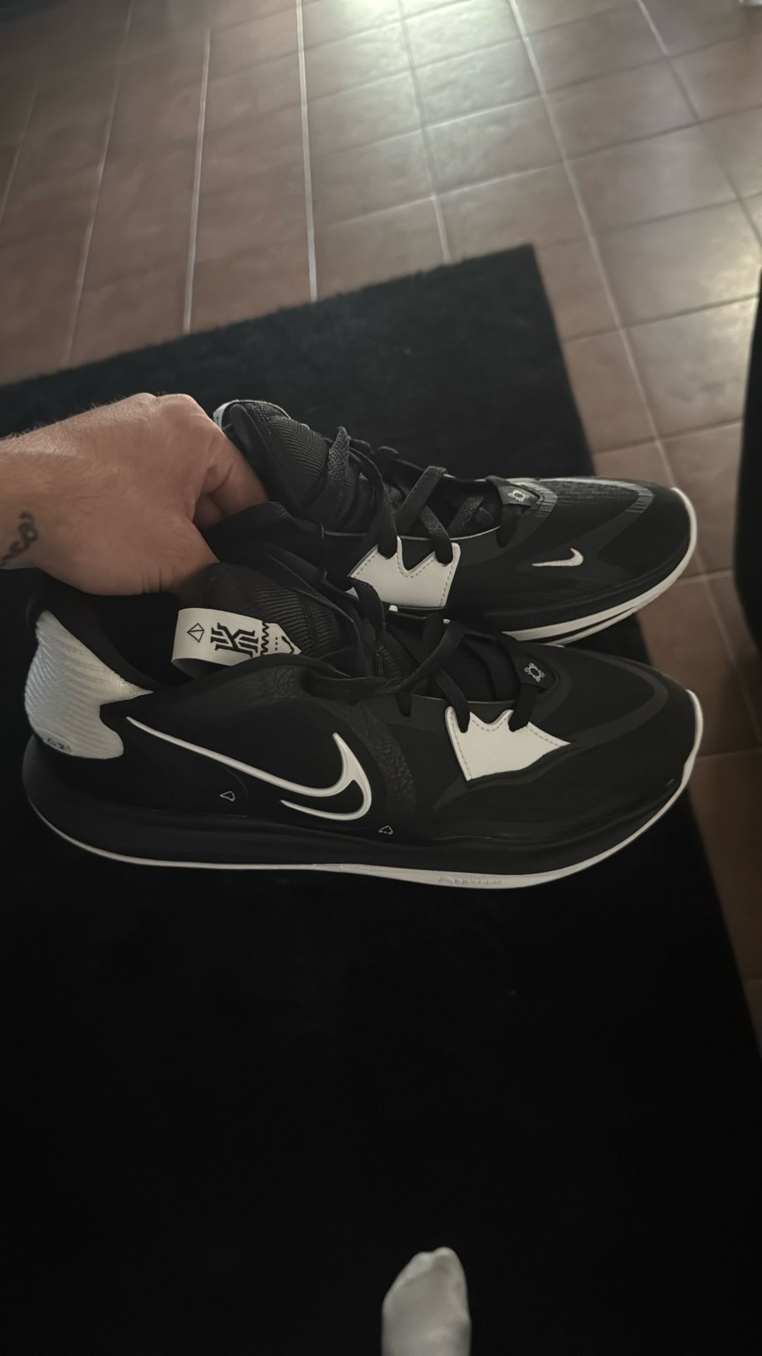 Nike Kyrie 5 Lows