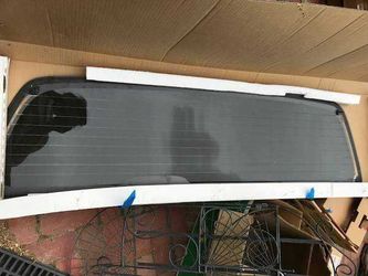 2015 Nissan Frontier rear glass