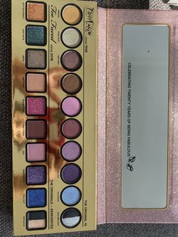Too Faced shadow pallet very beautiful brand new