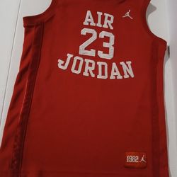 Air Jordan Basketball Jersey Kids Size Large. Great Conditio
