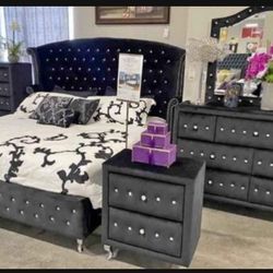 Black Velvet Queen Bedroom Set 🌸 Bed Frame 🌸 Nightstand🌸 Dresser With Mirror🌸 Chest 🌸 Brand New 