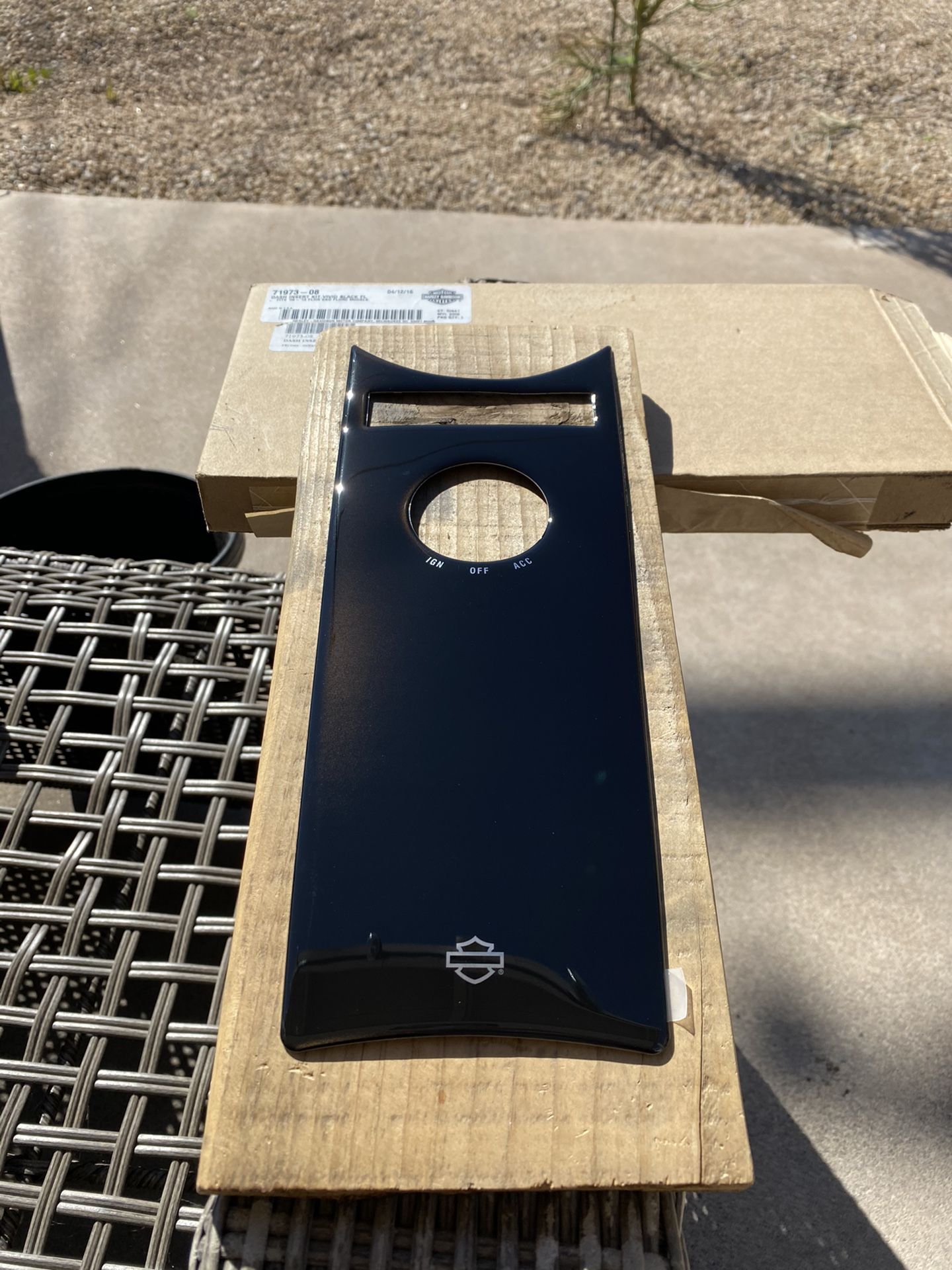 Harley Davidson Road King Custom 2008-2020 / RK Classic 2008-2013 Dash Insert Vivid Black