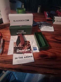 BladeBox Spartan Folding nife Subscription Box