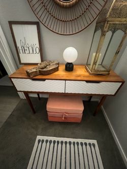 Entry way table