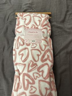 Valentine Pink Hearts Throw blanket 60x70 NWT