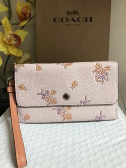 Coach -NEW - Triple Wristlet