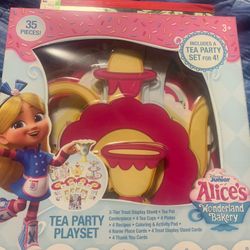 Disney Junior Alice’s Wonderland Bakery Tea Party Playset 35 Pieces