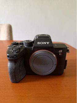 Sony A7R IV — Low Shutter Count — Excellent Condition