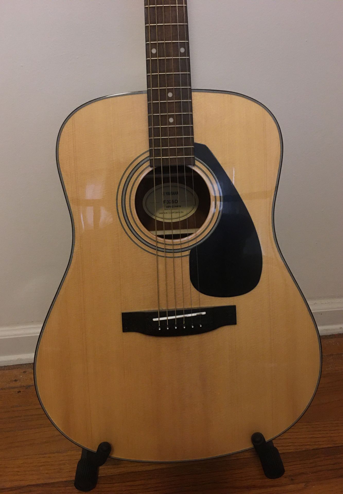 Yamaha acoustic guitar with stand, new strings, tuner and picks
