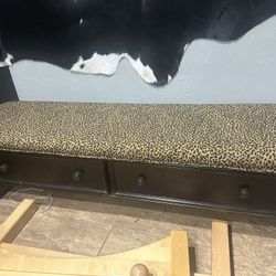 Padded Bench With 2 Drawers 