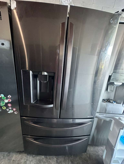 LG 4‑Door French Door Fridge – Black Stainless, Ice/Water