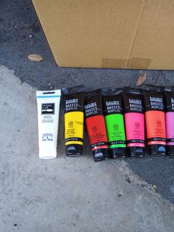 Complete box of acrylic Amsterdam and other