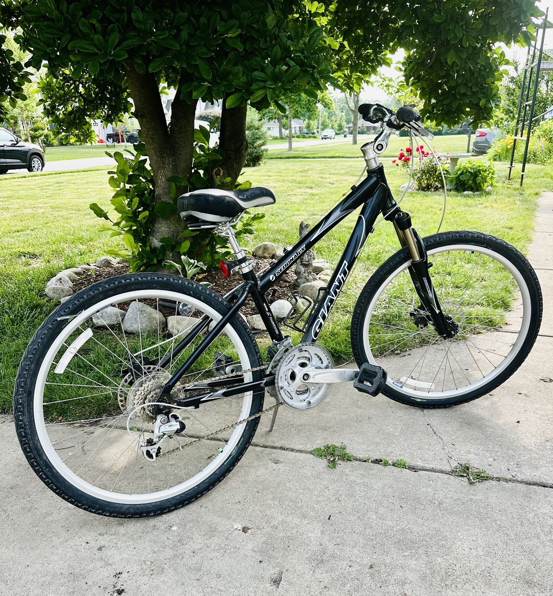 Giant Sedona LX Mountain Bike Disc Brakes Shimano Alivio Air Fork Lightweight Alumin 26” $160