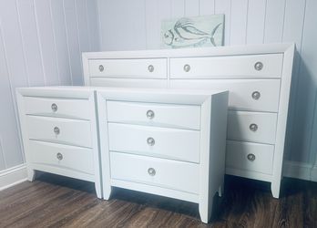 Dresser And Nightstands Set