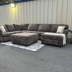 Grey Sectional with Ottoman — Delivery Available 🚛