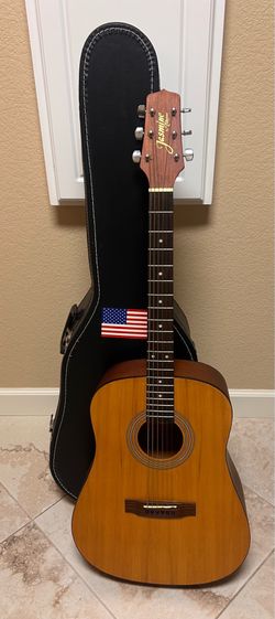 Acoustic 🎸 Guitar - Jasmine with hard shell case