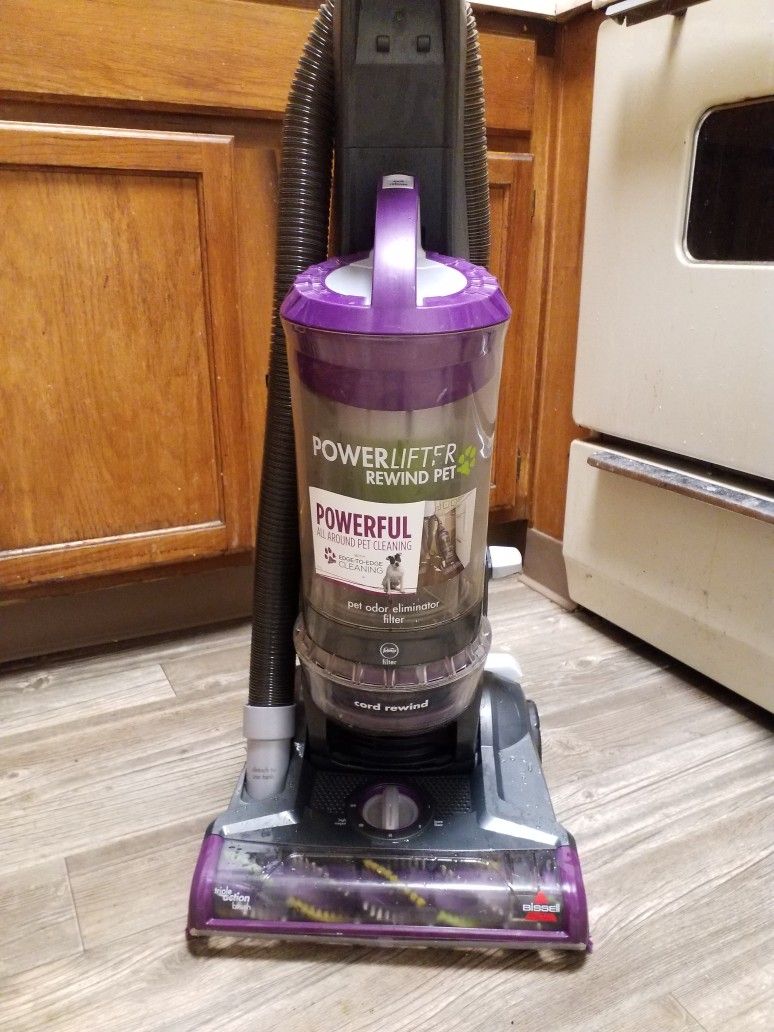 Bissel Bagless Vacuum Cleaner Retractable Plug For Sale In Albuquerque 