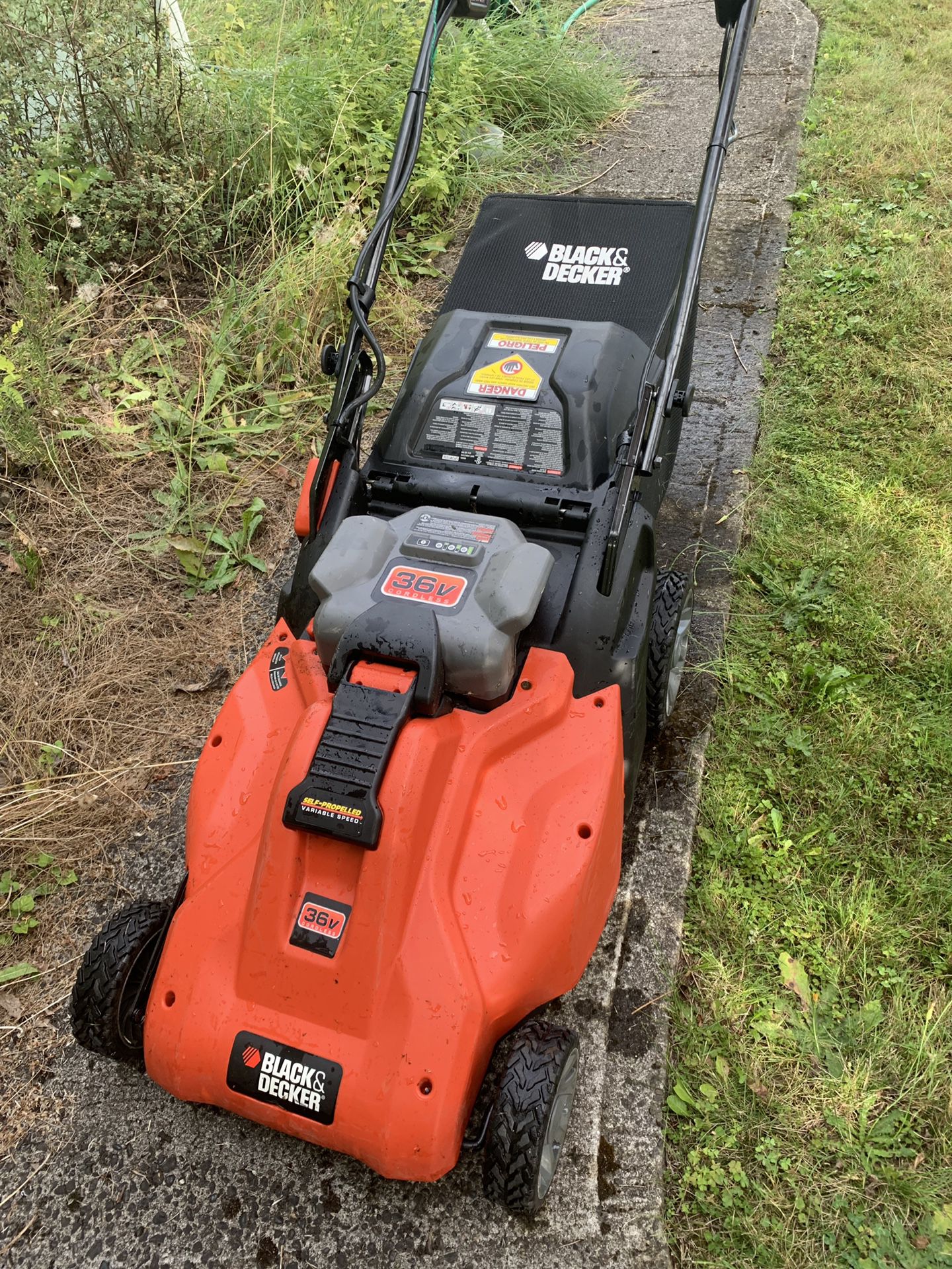 Black and Decker Electric Cordless Mower