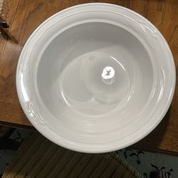 Corning Raised Laurel Leaf Bowl With Lid. Great Pasta Bowl. 11 1/2 Inches Wide