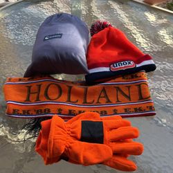 Muermann Sleeping Bag, UNOX Wool Cap, Holland Scarf, Gloves