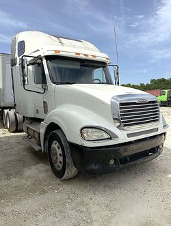 60700J5 TRUCK TRACTOR FREIGHTLINER SLEEPER CAB 2 BEDS