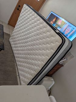 Queen box spring and full mattress