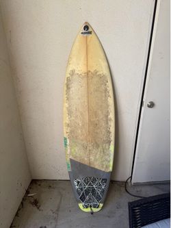 Surfboard 5’9”