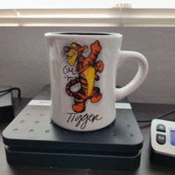 The Disney Store Tigger On White 16 oz Ceramic Coffee Mug Pre-Owned