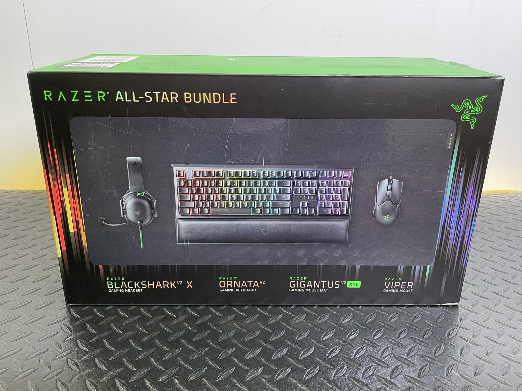 RAZER ALL-STAR GAMING BUNDLE with this included Ornata V2 keyboard , Viper mouse, Blackshark V2 X headset, Gigantus V2 XXL
