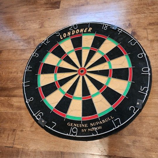 Vintage "Londoner" Dart Board